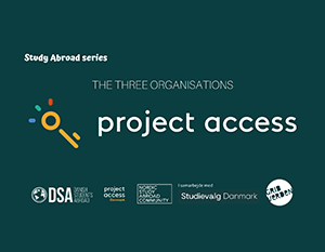 Grafik med titlen "Studie i udlandet-serien: de tre organisationer" med logoer for projektadgang, DSA - handicaptillæg og studievalg danmark på mørk baggrund.